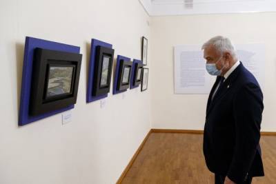 Владимир Уйба посетил выставку работ Василия Кандинского