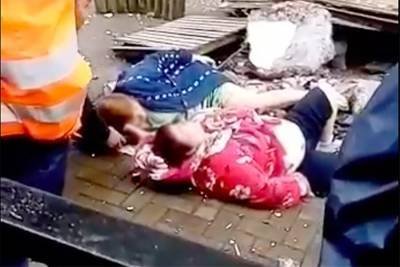 В Сахалинской области рухнул балкон с двумя женщинами