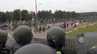 Юрий Амбразевич указал на враждебность митингующих в Белоруссии