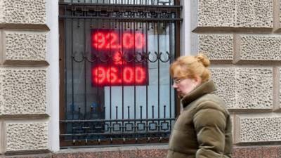 Россияне стали чаще покупать валюту