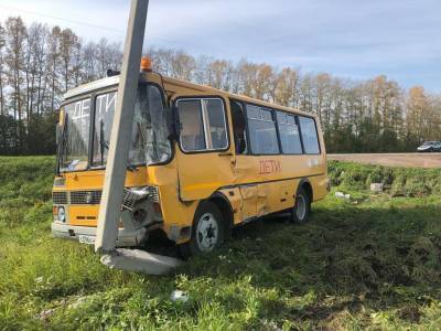 В Башкирии фура врезалась в школьный автобус с детьми