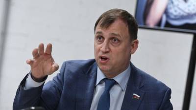 Вострецов одобрил идею лишить депутатов ЗакСа возможности распределять 2% бюджета