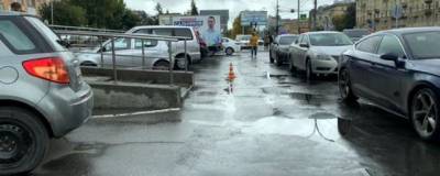Сибирячка на авто сбила девушку на парковке «Бахетле» и скрылась с места ДТП