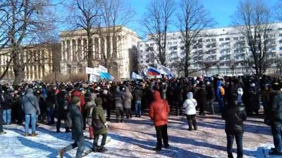 Петербуржца оштрафовали на 10 тысяч за плакат на марше памяти Немцова