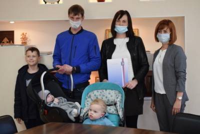 Пять молодых семей в Иванове получили сертификаты на приобретение квартир