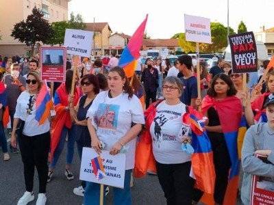 Во Франции состоялось первое судебное заседание по делу группы турок, напавших на армянских демонстрантов
