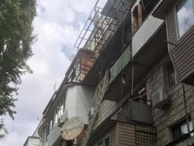 Проводили сварочные работы: В Одессе загорелся балкон в многоэтажке