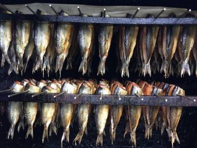 Диетолог рассказал, способна ли копченая рыба навредить здоровью