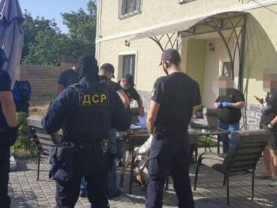 «Мошенники присвоили 19 квартир»: в Одессе накрыли банду, в которой участвовали бывший коп и адвокат
