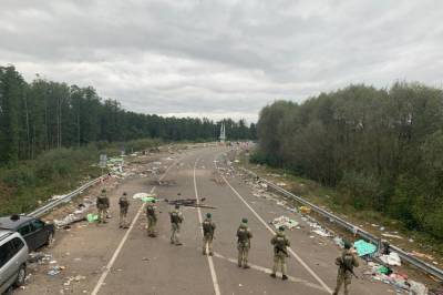 Хасиды полностью освободили территорию на границе Украины, оставив кучи мусора. Фото