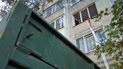 В забитой мусором квартире в Петербурге обнаружили тело
