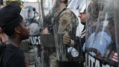 Полиция на Западе для разгона демонстраций вооружилась смрадом и СВЧ-пушками