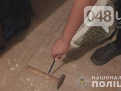 Бездомные в Одессе избили мужчину и обокрали его после застолья