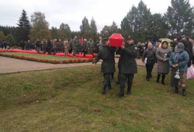 Воинов Красной Армии, погибших при обороне Ленинграда, захоронили на «Невском пятачке»