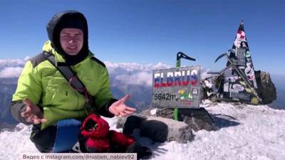 Рустам Набиев дошел до самой высокой точки Эльбруса на руках