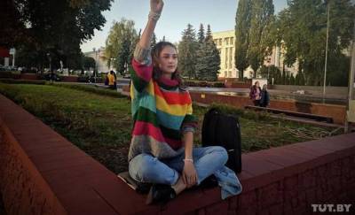 В Гомеле задержали хореографа Анастасию Ембулаеву, которая ежедневно выходила на на одиночный протест