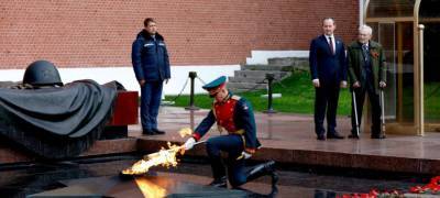Частица Вечного огня отправилась от стен Кремля на мемориал энергетикам-героям, который откроют в субботу