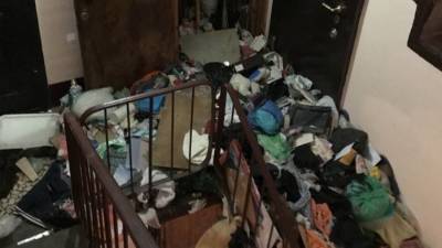 Хозяйка «мусорной» квартиры верила, что дух утонувшего сына вселился в дочь ее соседки
