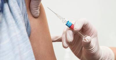 В США пообещали общедоступные прививки от COVID к апрелю