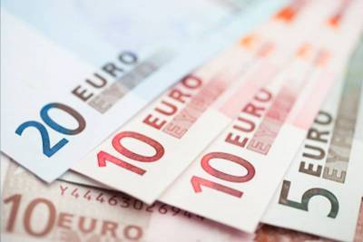 Средний курс евро со сроком расчетов "завтра" по итогам торгов на 19:00 мск составил 89,2013 руб.