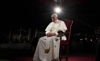 Raseef22 (Ливан): зачем яички Папы ощупываются перед церемонией интронизации?