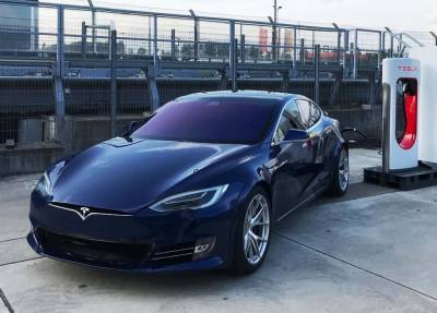 Полиция Канады остановила электрокар Tesla, ехавший без водителя - Cursorinfo: главные новости Израиля