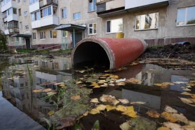 «Сердце разрывается от бездействия властей»: в Томске затопило двор на улице Усова. ФОТО
