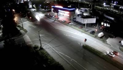 Ночью в Петрозаводске водитель на огромной скорости сбил двух пешеходов