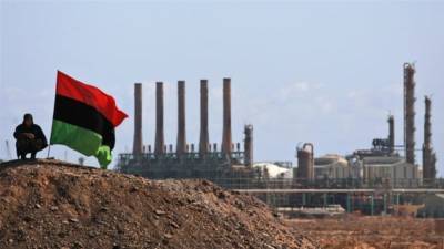 Хафтар объявляет о возобновлении добычи и экспорта нефти в Ливии
