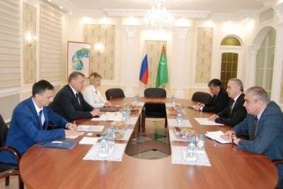 Астраханский губернатор провел встречи с представителями прикаспийских государств