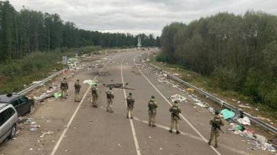 По дороге в Умань хасиды оставили горы мусоры на границе Беларуси и Украины