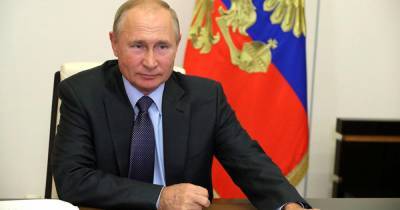 Путин поздравил работников оборонно-промышленного комплекса