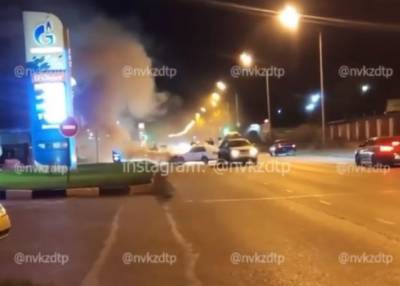 Пожар в автомобиле на АЗС в Новокузнецке попал на видео