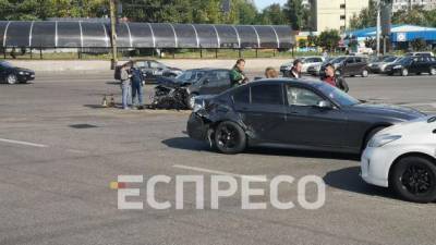 На Виноградаре в Киеве BMW без страховки столкнулся с Ravon