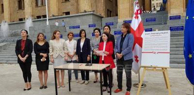 Женщины-политики Грузии подписали меморандум в защиту неприкосновенности частной жизни