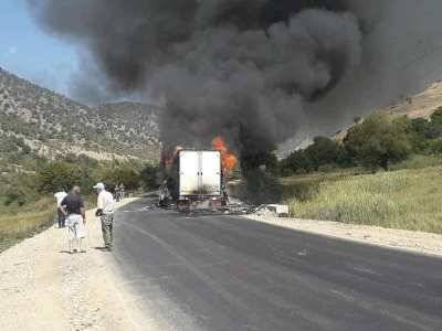 На автодороге Ереван-Мегри горит грузовик