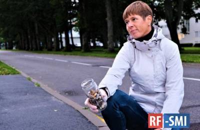 Президент Эстонии собирала окурки на улицах Пярну.