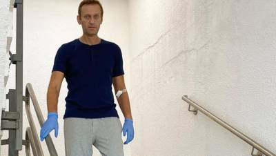 Навальный во втором посте после комы пошутил о планах стать человеком