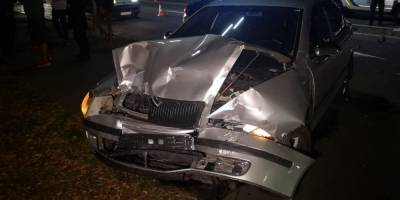 В Киеве пьяный водитель на Skoda протаранил машину "скорой": есть пострадавшие