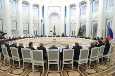 Путин проведет встречу с полным составом Совета Федерации