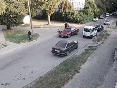 Водитель иномарки сбил ребенка на самокате во Львове