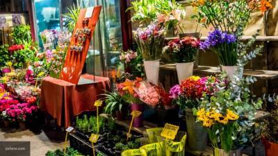 Полиция Новосибирска ищет напавшего на цветочный магазин грабителя