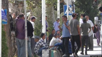 Рынки «мардикоров» в Таджикистане: работников стало больше, а платить стали меньше