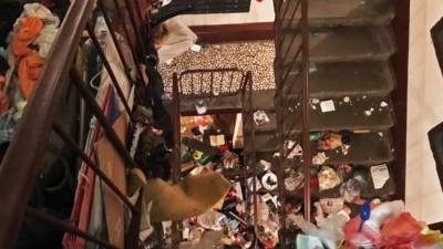 Второе тело нашли в заваленной мусором квартире в Петербурге