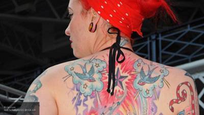 Пожилая немка забила татуировками все тело и обрела популярность в Сети