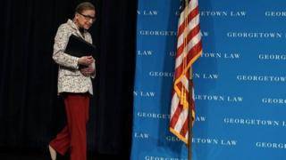Рут Гинзбург умерла, и в Верховном суде США появилась вакансия. Кто от этого выиграет - Трамп или Байден?