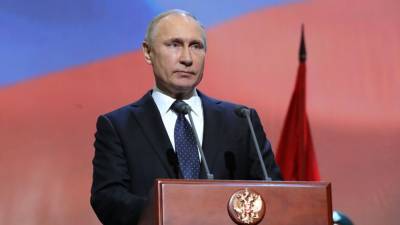 Путин сравнил труд российских оружейников с подвигом