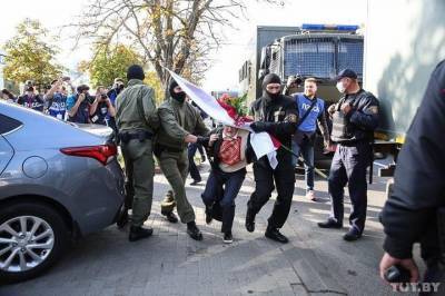 В Минске силовики задержали около 250 участниц женского марша оппозиции