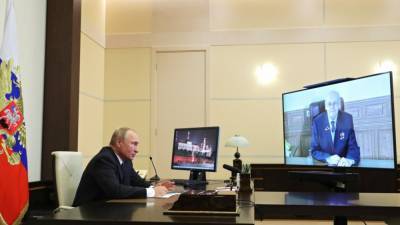 «Ваша работа сродни подвигу»: Путин наградил создателя гиперзвукового блока «Авангард»