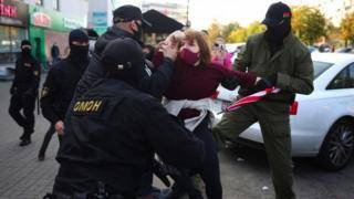 В Минске начались задержания на "Женском марше"